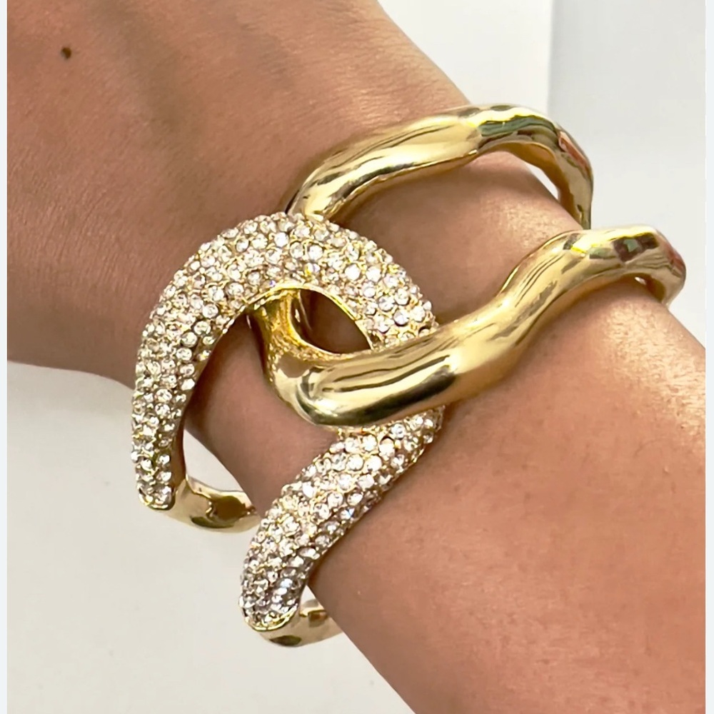 NWT ⚜️💎⚜️ Natasha Pave Crystal Interlocked Cuff
Bracelet in Gold - Picture 7 of 8